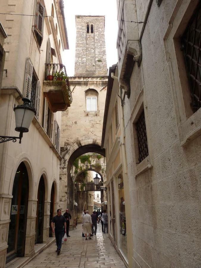 Diocletian'S Palace Apartments Split Exterior photo
