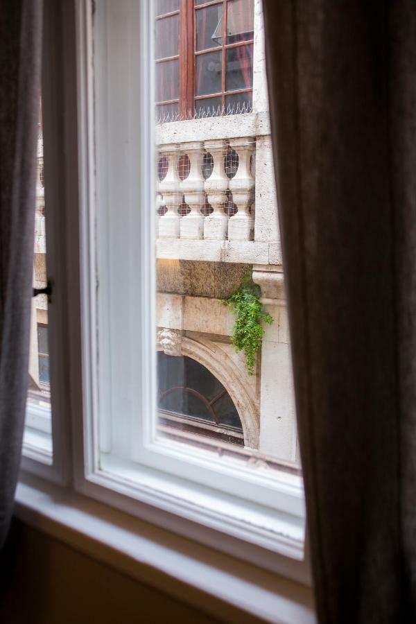 Diocletian'S Palace Apartments Split Exterior photo